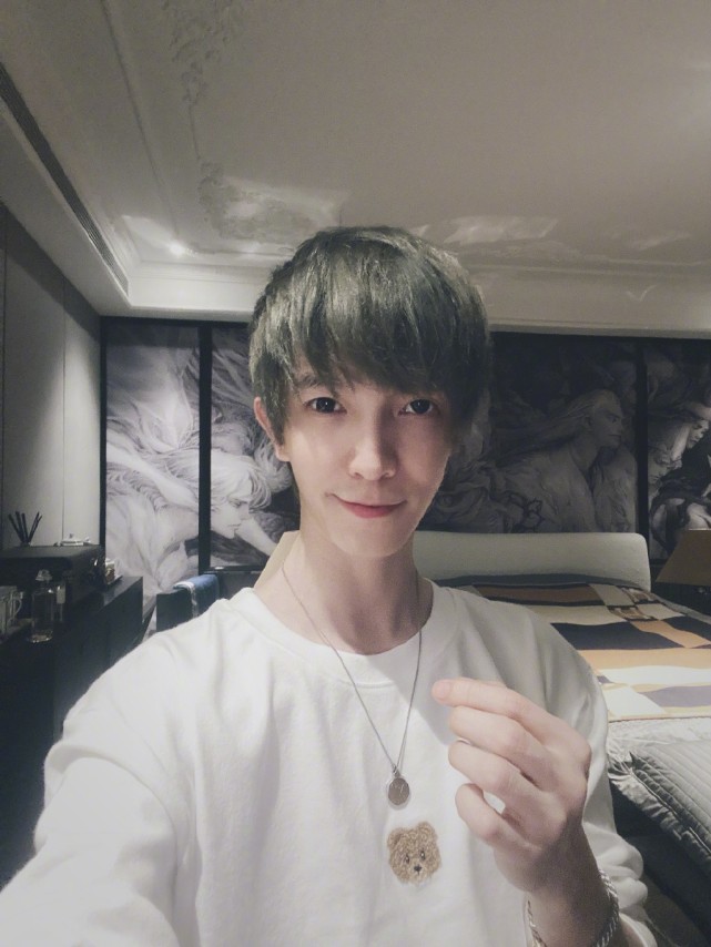 郭敬明|明明就是一个抄书的，为何要去点评别人演技？郭敬明咎由自取