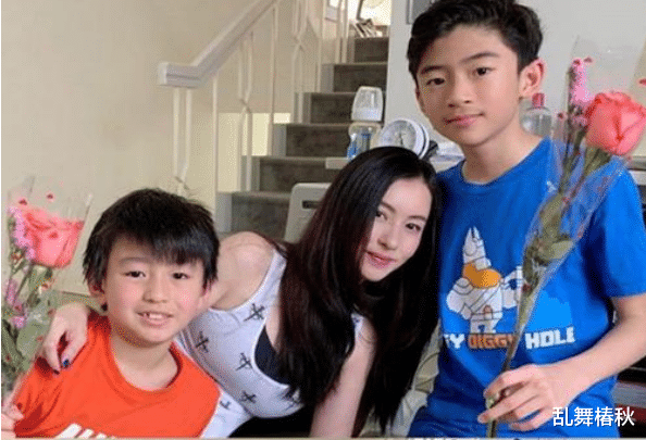 谢霆锋|张柏芝大儿子“发育过猛”，8块腹肌男人味十足，像极老爸谢霆锋