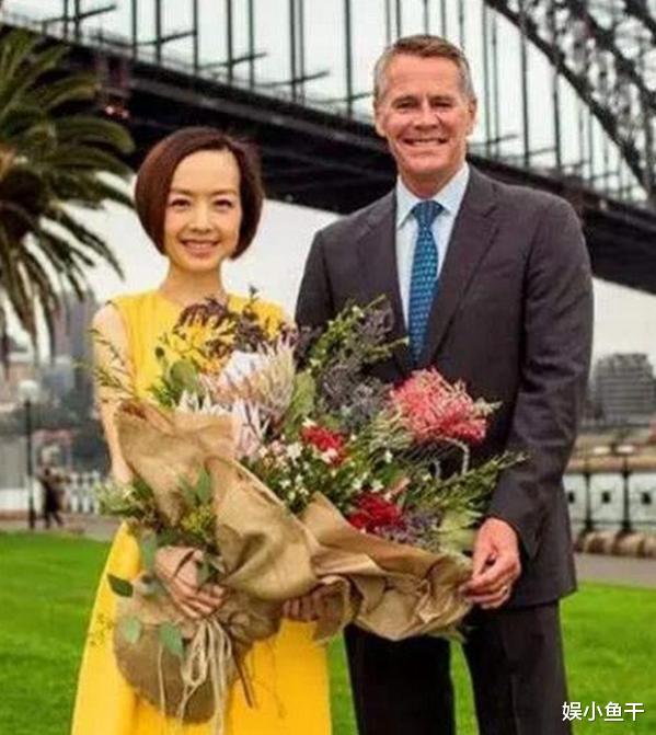 『鲁豫』1999年鲁豫怀孕6个月，接到丈夫电话：我遇到真爱了，我们离婚吧