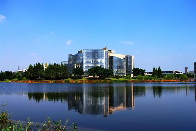 ##口腔医学领域的最高学府,有人高考712分,竟然为了她放弃清北!