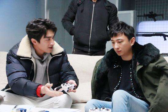 虎牙天命杯|虎牙天命杯的“举牌女郎”火了！包裹严实一点不露，却很是让人心动！