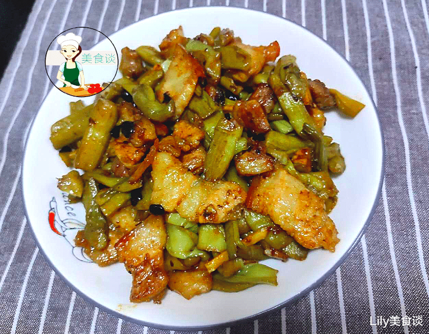 五花肉|五花肉最馋此做法，不红烧不烤，搭配此菜一起炒，酸爽鲜香不油腻