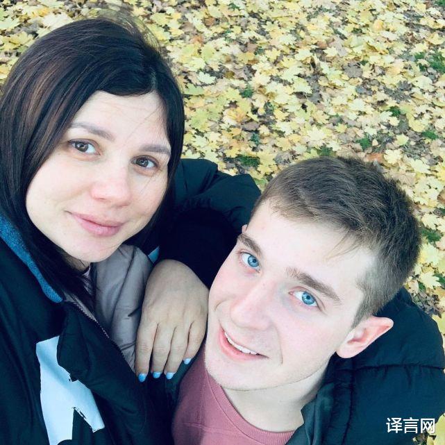 俄羅斯35歲網紅為前夫生下孫女，為愛嫁21歲繼子，卻也簽好婚前協議-圖3