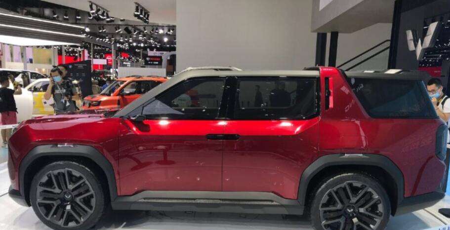 五菱|五菱首款越野SUV诞生！预售10万，1.5T+分体大灯，银车标最帅气！