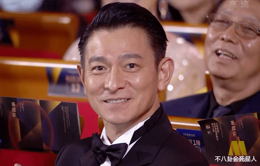 沈腾|金鸡奖晚会总结：周冬雨成“三金影后”，千玺陪跑但痘痘很瞩目