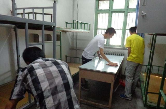 宿舍|超长假期后，大学生一回南方大学宿舍，脸都绿了：一片生机勃勃