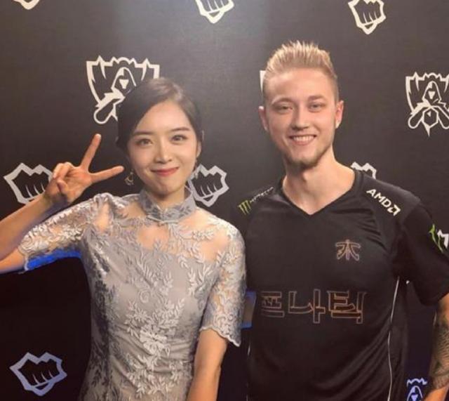 余霜|余霜、泽元凌晨官宣分手,UZI女友留言引热议,网友:小心一个人