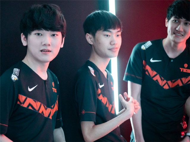 王柳羿|宝蓝接受采访的时候，用一个词代替阿水，甚至连一声杰克都不叫了