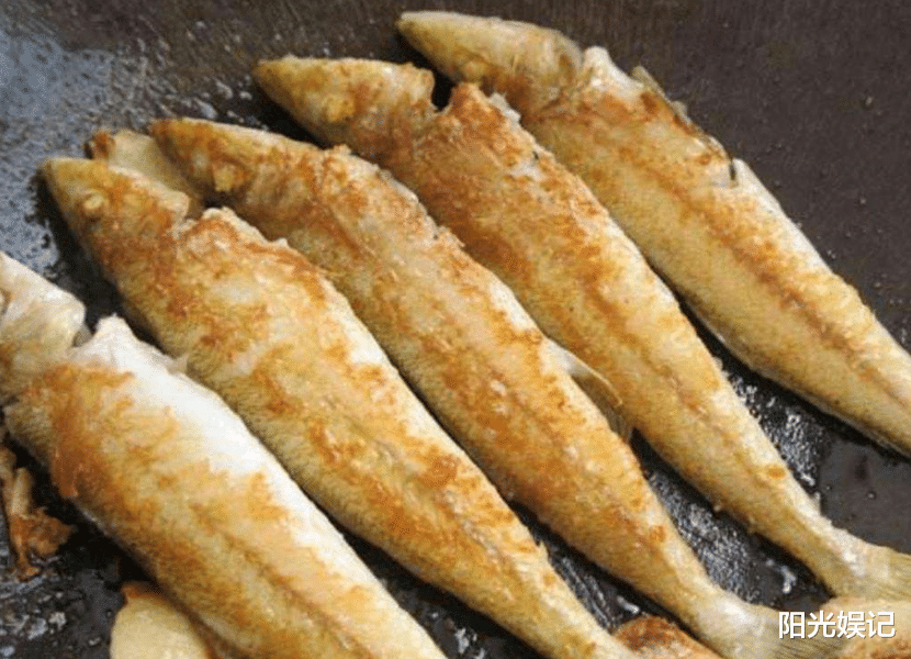 【不粘锅】煎任何鱼，不要直接下锅，牢记这2步，鱼不粘锅不破皮，香嫩入味