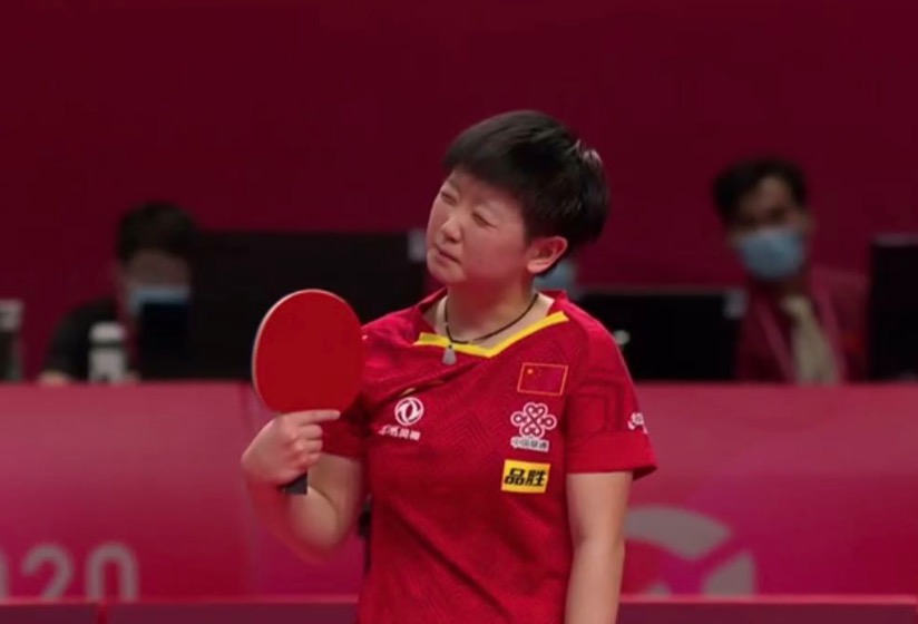 孙颖莎|女单4强出炉！国乒小魔王4-0豪取7连胜，冰袋降温 孙颖莎闭眼着急