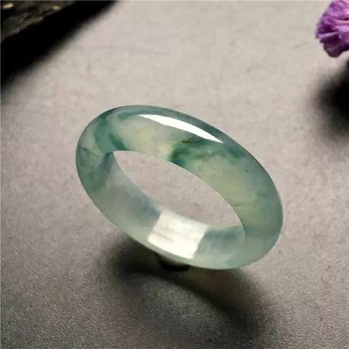 小叶紫檀:购买翡翠戒指时,需要注意什么?缅甸翡翠戒指的价格一般为多少?