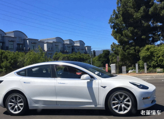 特斯拉|Model3是一辆什么车，在驾驶性操控性上，她是一辆让你予取予求的车