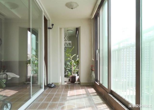 |不甘心阳台只晾衣,花3天倒腾成休闲区,喊亲戚来做客,全往这儿挤