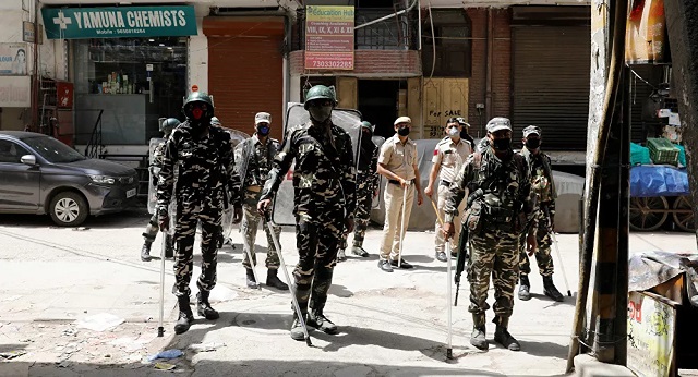 『精锐部队』印军持续向边界增兵,精锐部队不宣而战,使用大口径榴弹炮开火