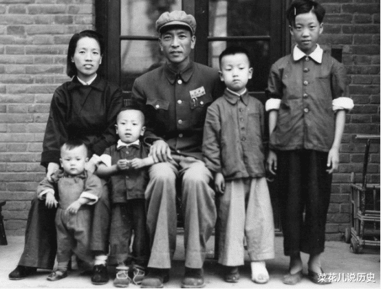 耿飚|许世友曾经找这个人比武,这个人直接说:不用比,你不是我的对手