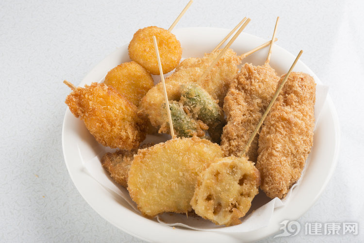 癌细胞|医生提醒：常生闷气，容易伤肝，身体出现3个症状，可能肝癌前兆