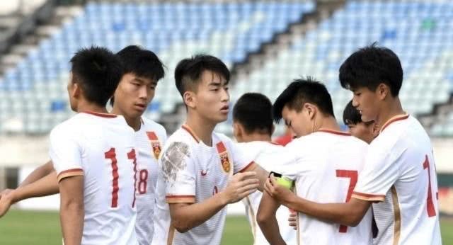 「」国青6将被禁赛6个月,众名记炸锅:足协量刑过重!人民日报也发声了