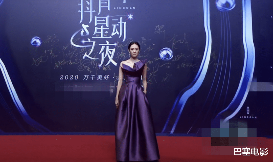 戚薇|红毯高清镜头女明星全露怯，国际章也扛不住，张萌戚薇脸太吓人
