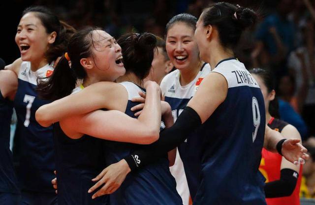 [女排]女排球员衣服不合身，张常宁队服有点紧，身体轮廓明显