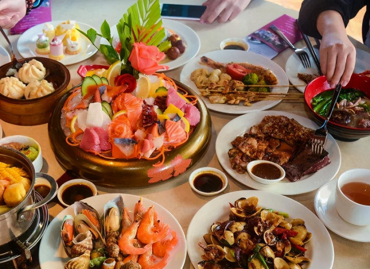 餐厅|吃自助餐，餐厅里这3种隐形贵菜，看着不起眼，老板却生怕你多拿