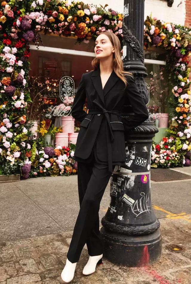 羽绒服|“万能黑”才是最难驾驭的颜色，想要穿得高级，7个小妙招要学会