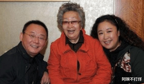 春晚|他是春晚常客，倾家荡产陪妻子抗癌21年，仅52岁就满头白发显心酸