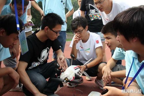 大学|大一新生注意了！大学里这4个社团“很烧钱”，家里没矿慎入！
