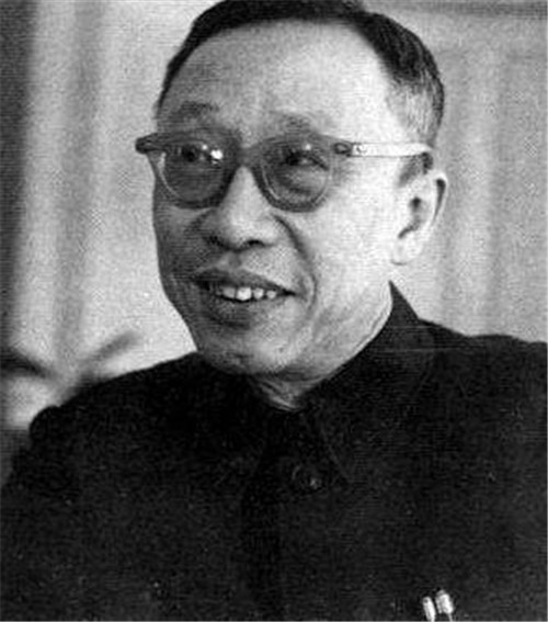 溥仪|溥仪晚年去破庙看望在世的太监,仆人大喊3字,溥仪听后老泪纵横