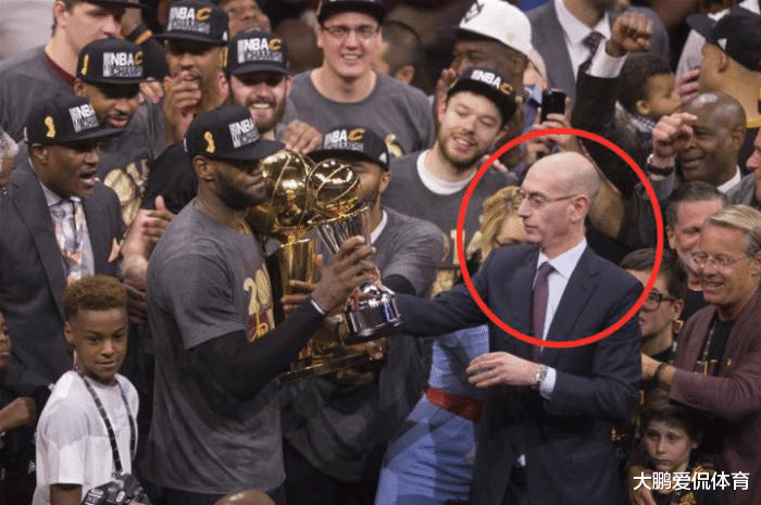 『湖人队』16总决赛骑士逆转夺冠后，肖华为何全程黑脸？说出来你别不信