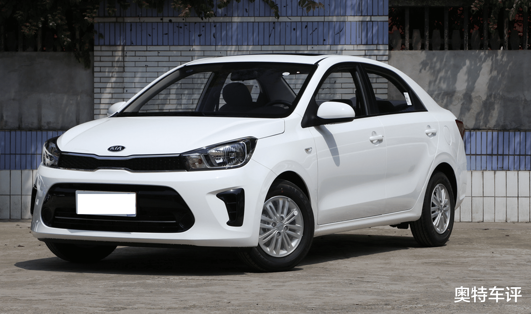 起亚汽车|起亚打响“价格战”,焕驰跌至3.97万清库存,跑高速油耗3毛