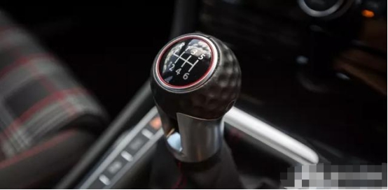 |手动挡汽车起步时,先加油还是半联动加油?