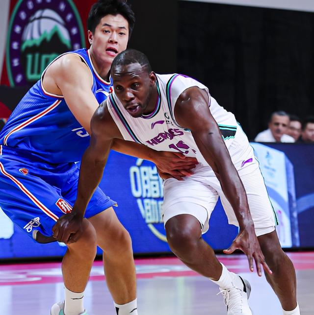 山东男篮|哈德森首秀17分钟22+6 山东一边倒吊打天津豪取6连胜