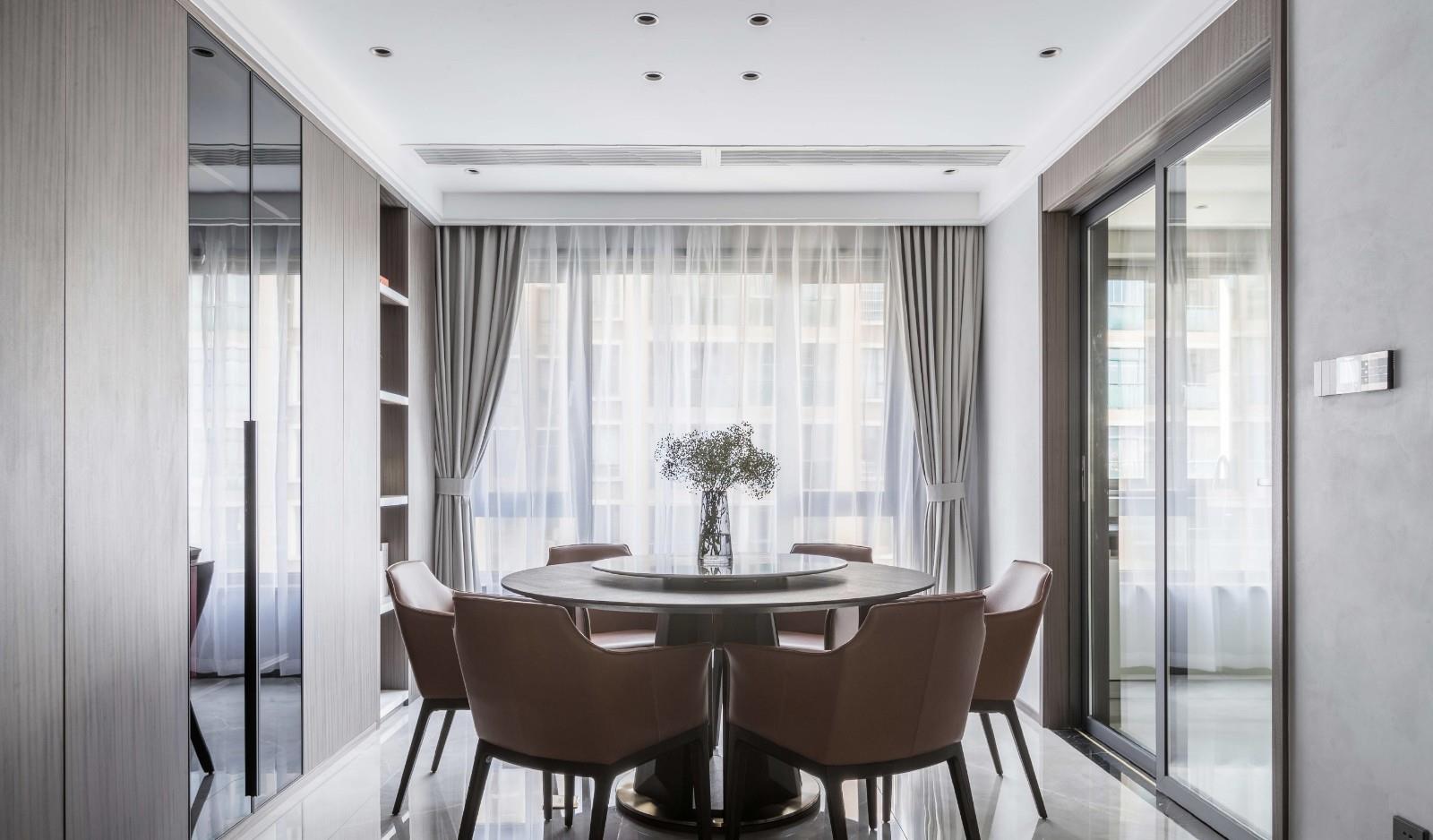 设计师▲这才是我的理想之家，220㎡大平层设计，进门就被客厅吸引了