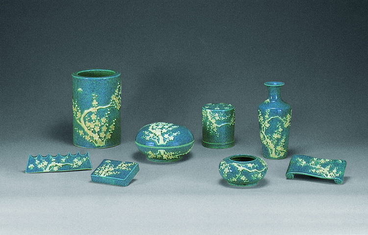 「笔筒」争奇斗艳说瓷器 民间收藏的瑰宝