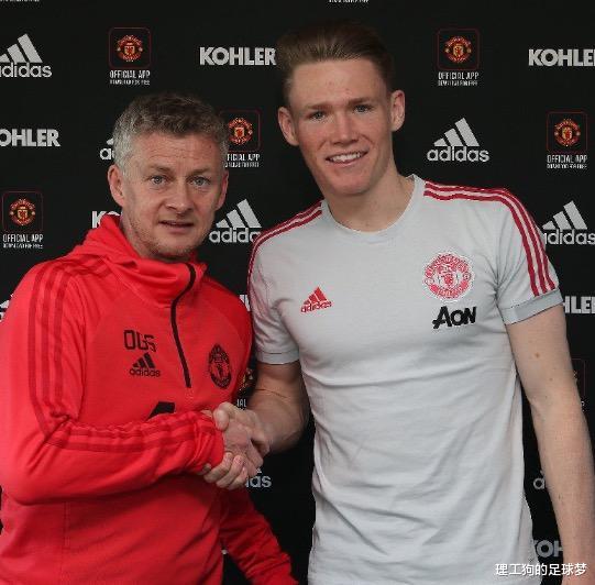 曼联■续约至2025!曼联与复兴\基石\再续约,此前周薪只有桑切斯的1/35