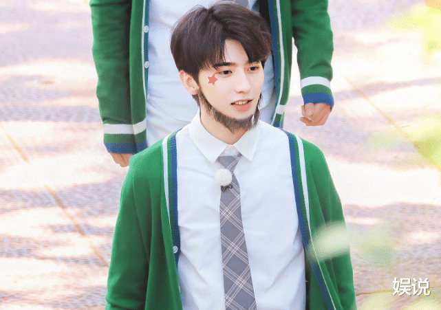 奔跑吧兄弟：有种“塑料友情”叫跑男家族，大家都穿白板鞋，偏偏不告诉蔡徐坤