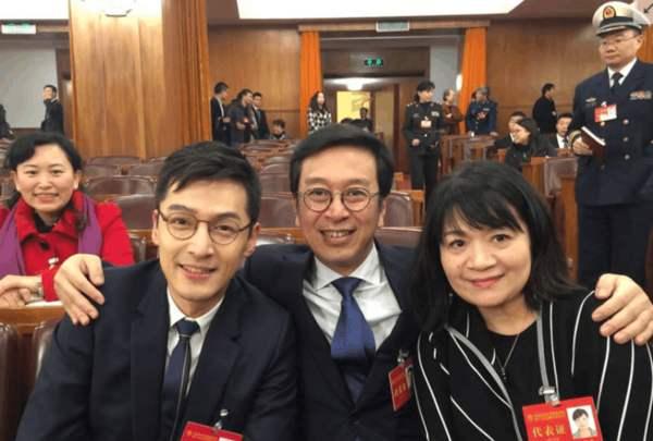 范冰冰|人民大会堂不给化妆，明星们全都原形毕露，范冰冰的样子令人意外