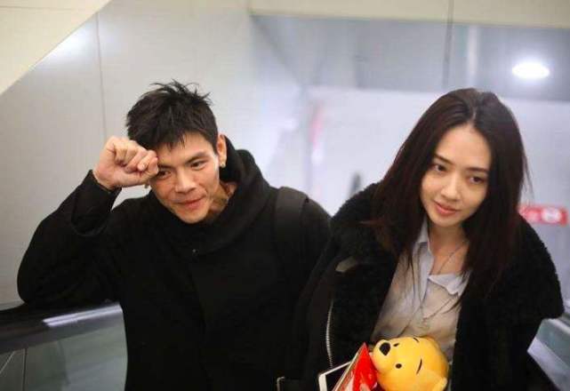 向佐|向佐人设崩塌！为孩子孕育的品牌被举报抄袭，对比几乎是照着画的