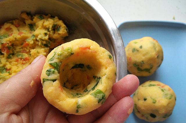 #窝窝头#玉米面这样做，一烫一蒸10分钟出锅，松软美味又扛饿，适合早餐