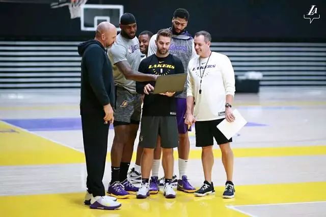 [布拉德利]布拉德利提出3点要求！都罢赛湖人不是最惨，快船要失去一条大腿