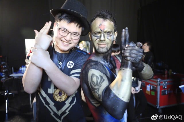 『Uzi』Uzi宣布退役后,外网粉丝对拳头发起请愿:他值得一款专属皮肤!