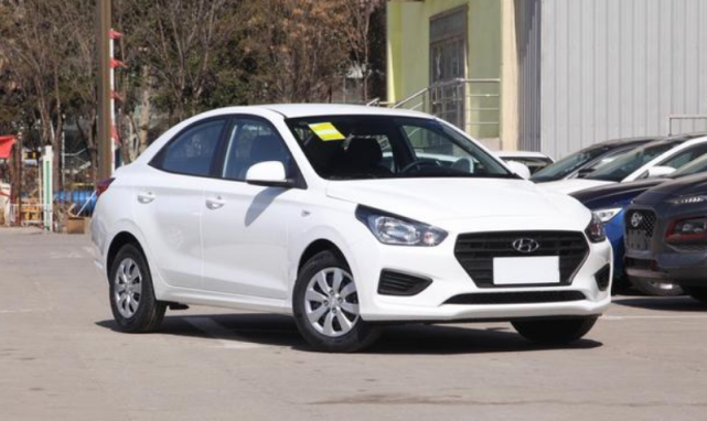 「瑞纳」2020款合资家轿，4.99万起顶配7万，油耗不到3毛，比摩托还省油