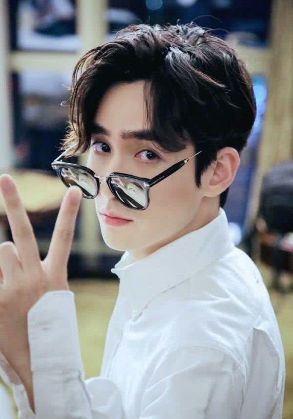 杨洋：娱乐圈身价上亿的单身汉：杨洋上榜，最后一位是十亿少女的梦？