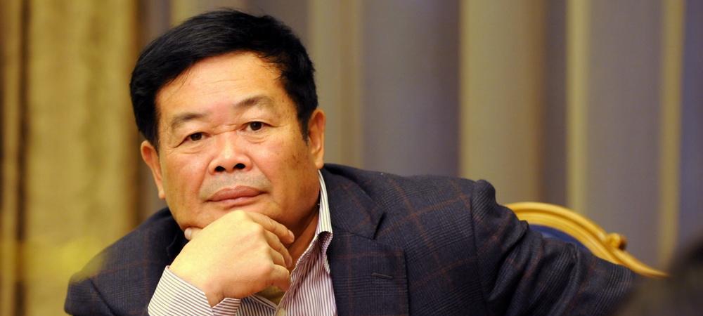 移民|“吃里扒外”的富豪，在国内狂赚百亿，转头去“回报”外国！