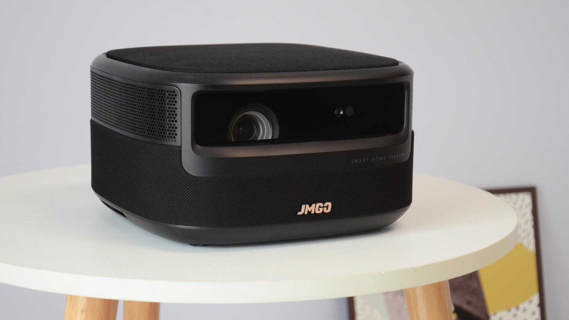 你的客厅观影"新装备",坚果v10智能投影仪上手评测