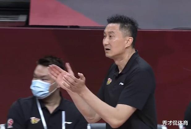 林书豪|贴身缠绕+上腿犯规撂倒！林书豪遭严防死守，杜锋抗议裁判不公平