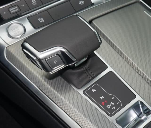 『新车』2020款奥迪A6L上市,配置升级,一看价格,车友:终于接地气了