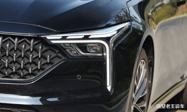 奔腾B70|红旗H9刚火一汽又推10万级豪华车,轴距2米8比雅阁漂亮十倍,今日开售