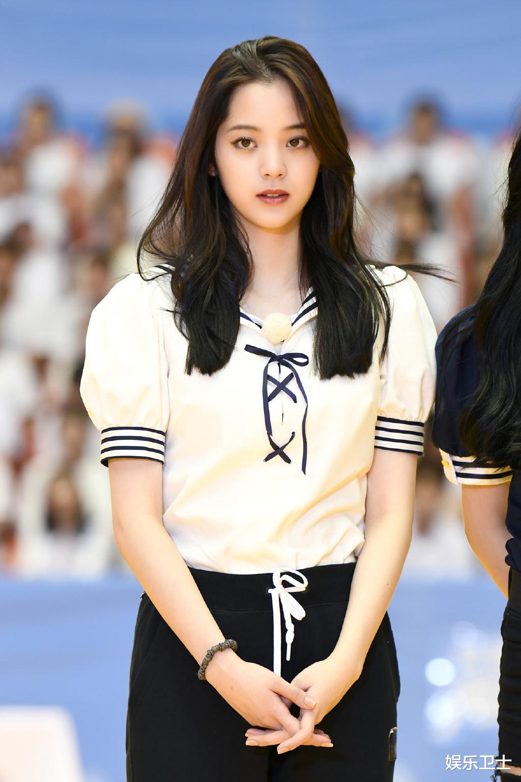 欧阳娜娜|欧阳娜娜张韶涵参加国庆晚会登台媒头条，或被罚款50万，霸气回应获好感