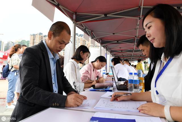 面试：“1年换5份工作，入职2个月我又想辞职了”：越跳槽，越卑微